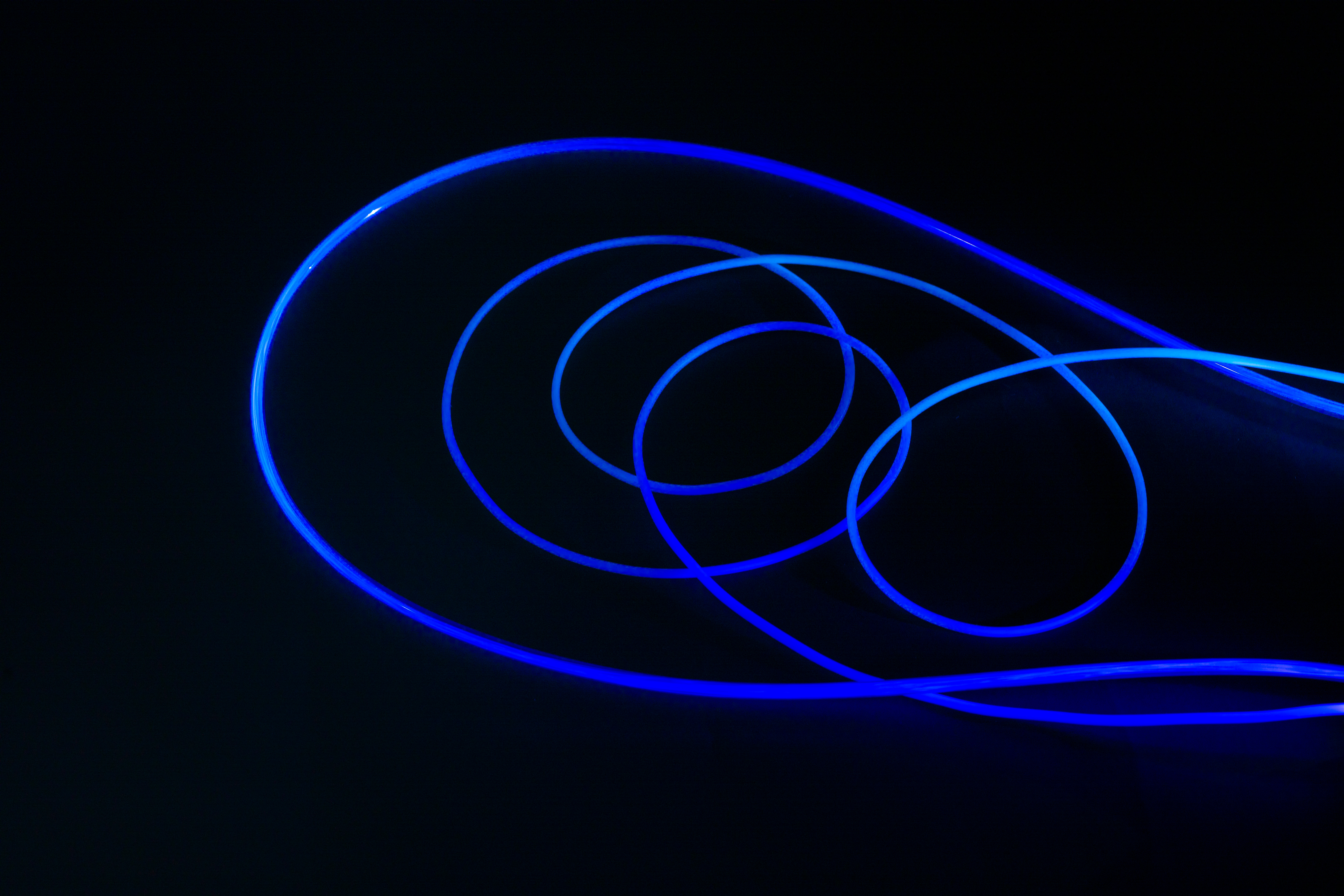 プラスチック光ファイバーを用いた車載用アンビエント照明イメージ